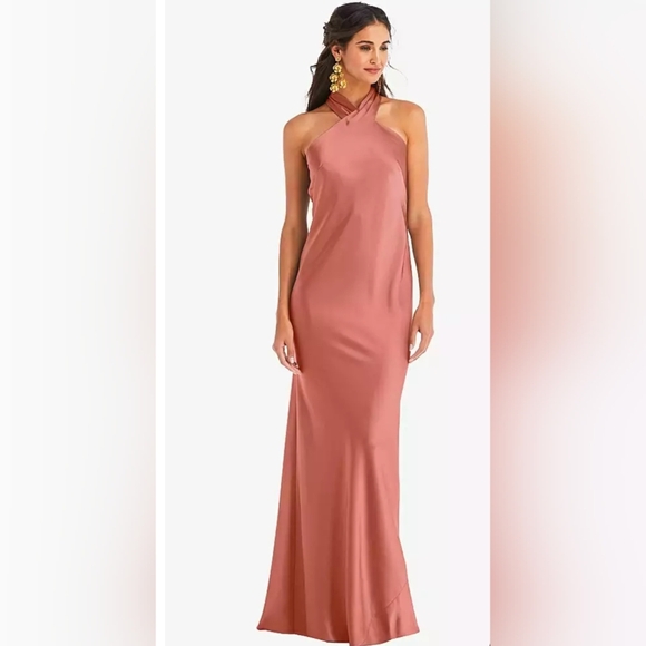 Lovely Twist Halter Neck Sleeveless Maxi Gown for Weddings - Picture 1 of 11